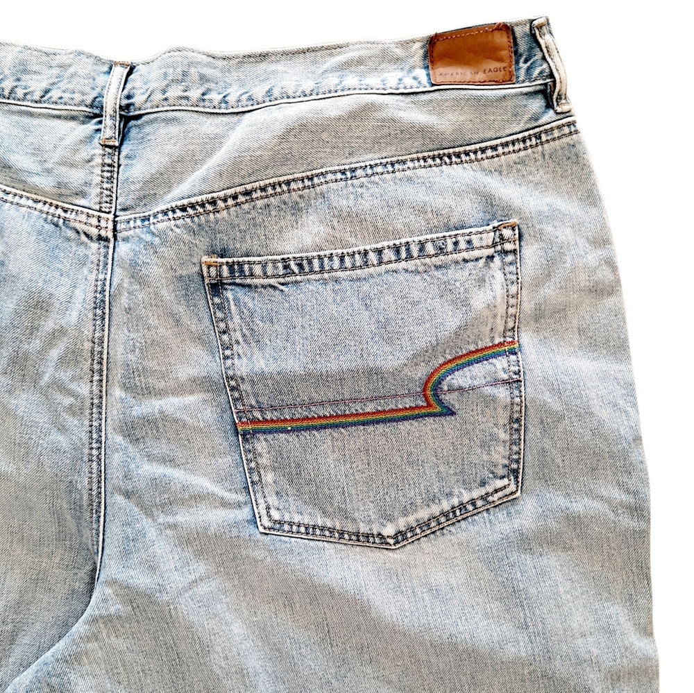 American Eagle Plus size Rainbow pocket 90s boyfriend light wash jeans - Picture 11 of 16